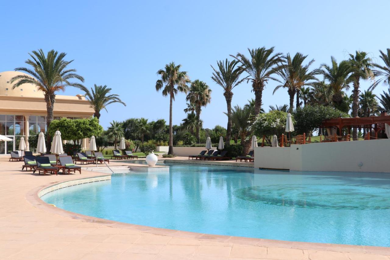 突尼斯瑞思登斯度假村 迦玛特 外观 照片 A swimming pool at a resort in Tunisia