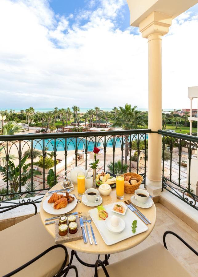 突尼斯瑞思登斯度假村 迦玛特 外观 照片 Breakfast at a hotel