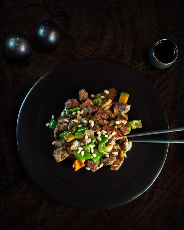 突尼斯瑞思登斯度假村 迦玛特 外观 照片 A plate of Kung Pao chicken