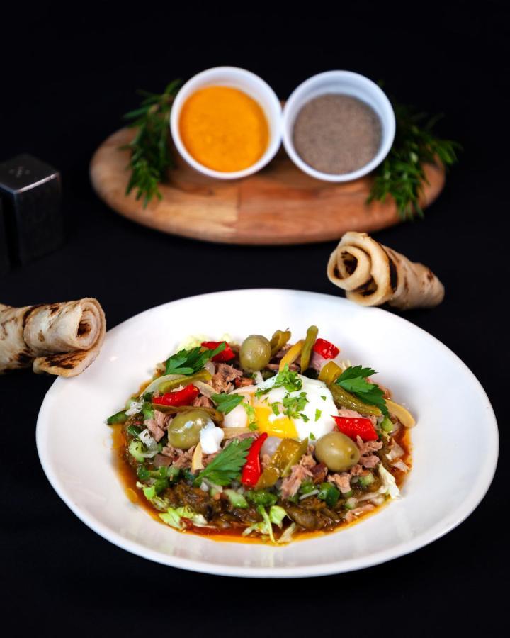 突尼斯瑞思登斯度假村 迦玛特 外观 照片 A plate of shakshuka
