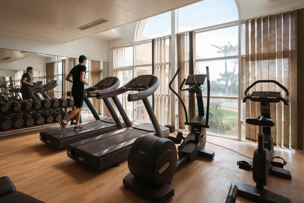 突尼斯瑞思登斯度假村 迦玛特 外观 照片 The gym at the hotel