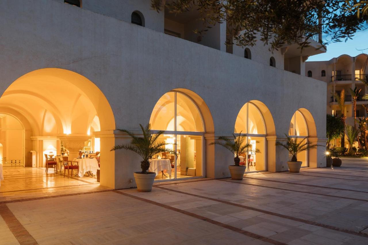 突尼斯瑞思登斯度假村 迦玛特 外观 照片 The hotel's main lobby