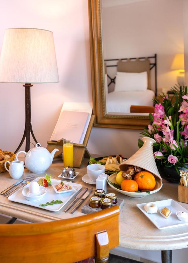 突尼斯瑞思登斯度假村 迦玛特 外观 照片 A room service breakfast