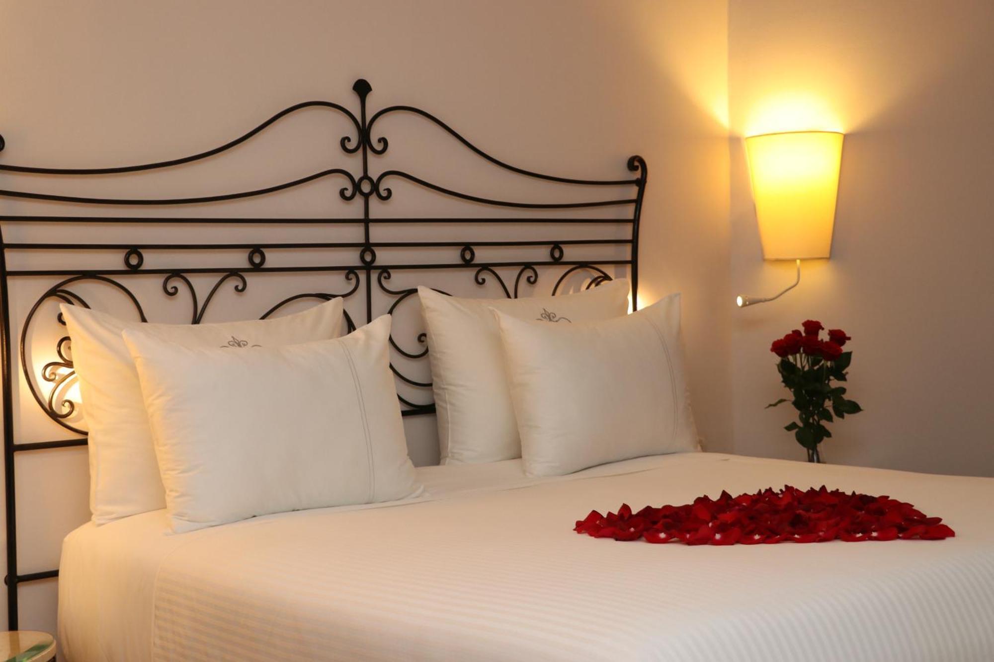 突尼斯瑞思登斯度假村 迦玛特 外观 照片 A bedroom at the hotel
