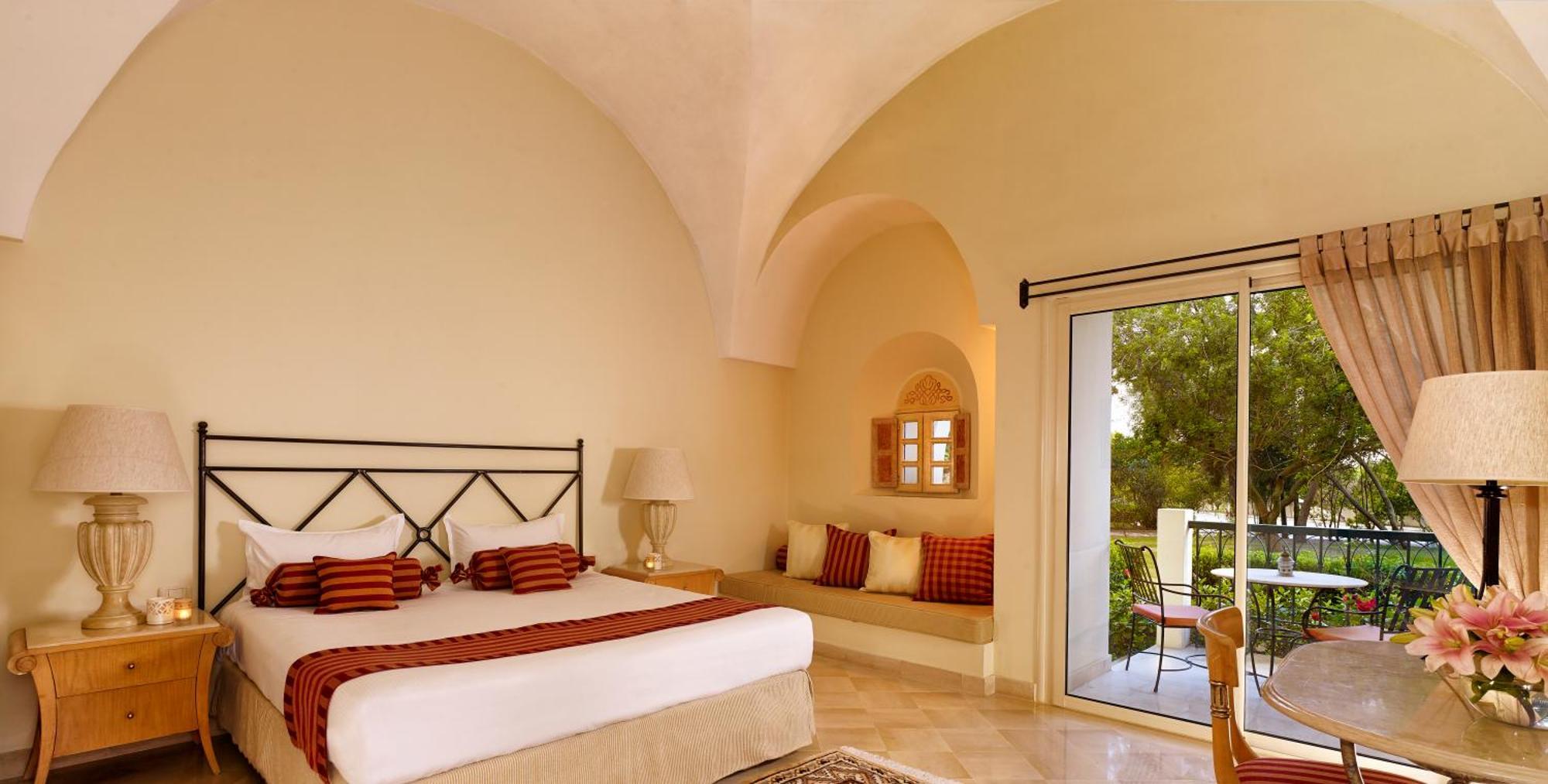 突尼斯瑞思登斯度假村 迦玛特 外观 照片 A room at the resort