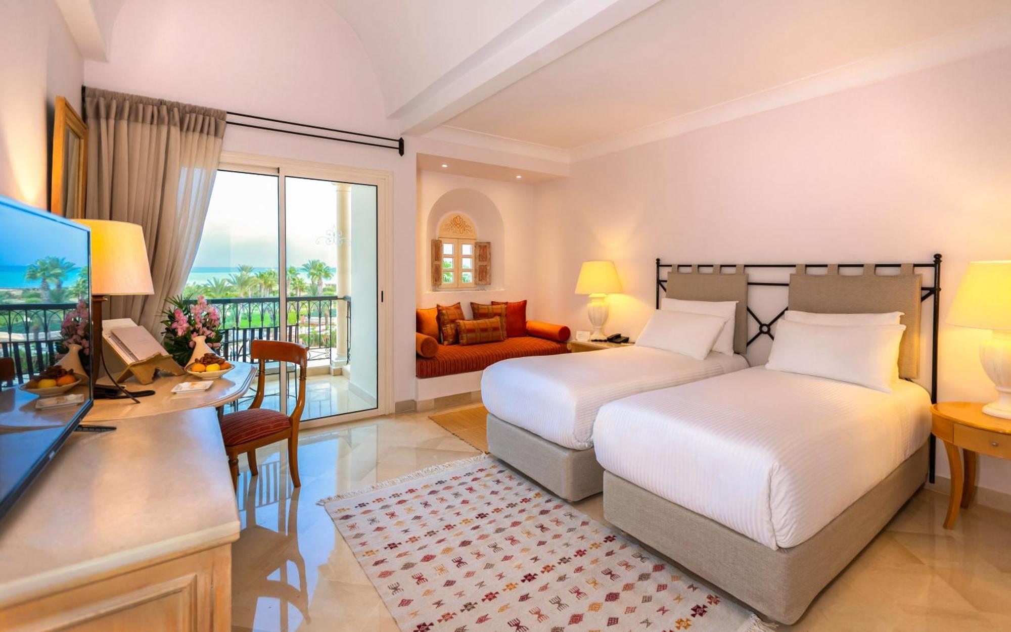 突尼斯瑞思登斯度假村 迦玛特 外观 照片 A room at the Royal Mirage